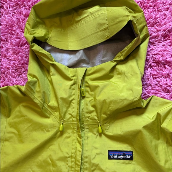 Patagonia Yellow and Navy Windbreaker - Picture 2 of 8